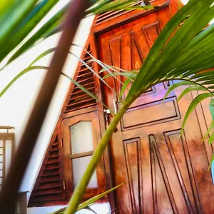 Singh Brothers Guest house Nallathanniya