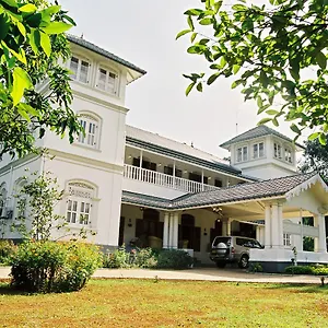 Manor House Hotel Embulpure